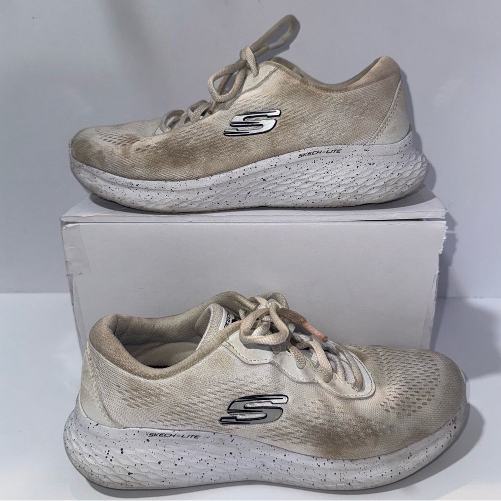 Skechers size 6 Women's Sneakers